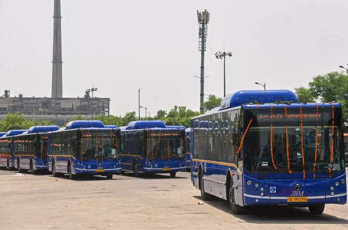 JBM delivers 100 CNG-powered low floor city-buses to Delhi Transport