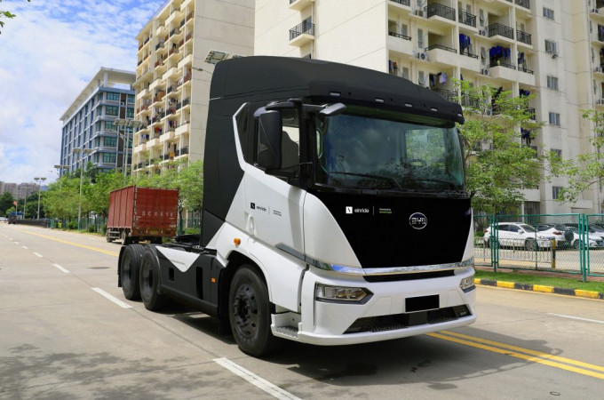BYD receives order for 200 Class 8 trucks from Einride