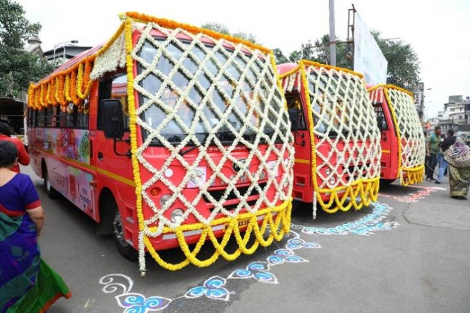 VECV delivers first 50 Eicher CNG buses to the city of Pune